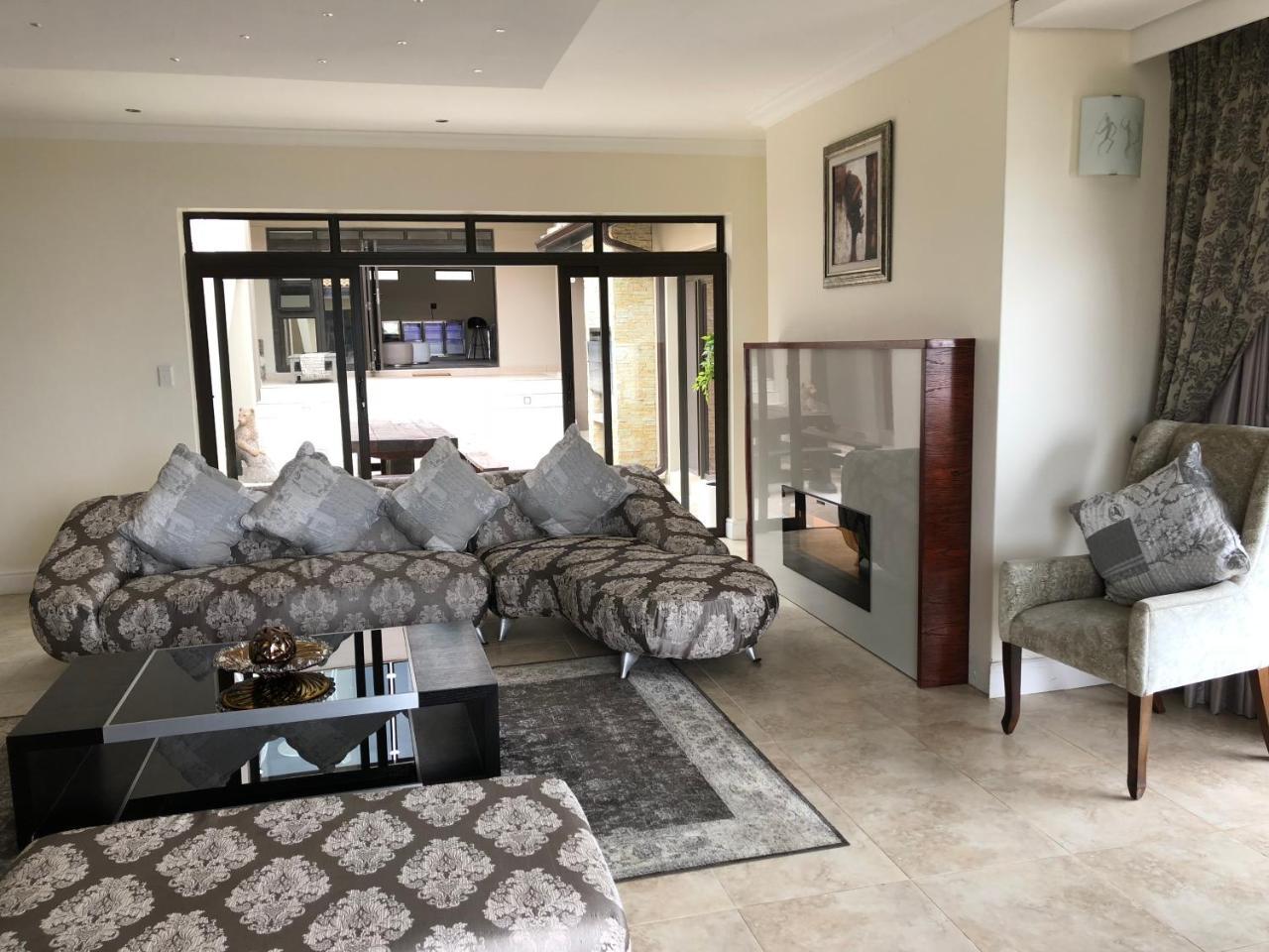 Coral Beach Bed & Breakfast Іст-Лондон Екстер'єр фото